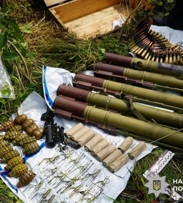 На Тернопільщині поліцейські викрили ОЗГ, яка збувала наркотики та зброю (ВІДЕО)