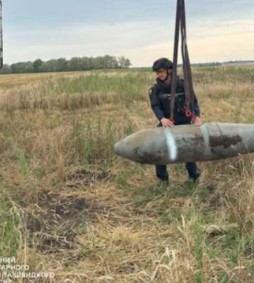 На Харківщині під час сільгоспробіт виявили нездетоновану авіабомбу