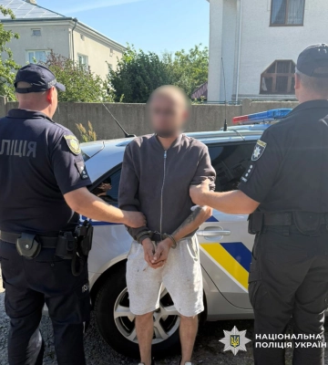 На Львівщині затримано чоловіка та юнака, які побили людину до нестями