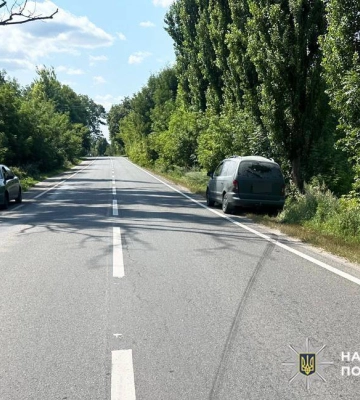 На Хмельниччині автомобіль «Hyndai Trajet» врізався у дерево: є поранені, - поліція