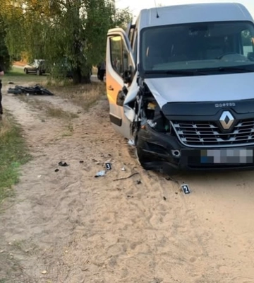 На Волині діти на мотоциклі в&#039;їхали в мікроавтобус – вони в реанімації 