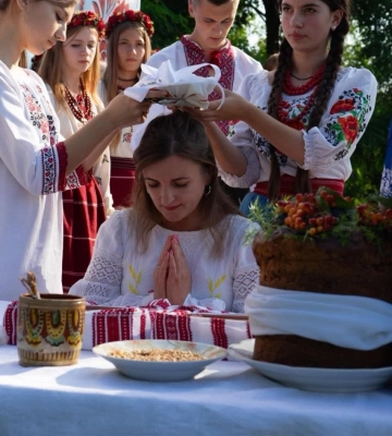 На Рівненщині зберігають унікальний обряд «Читання корони» (ФОТО)