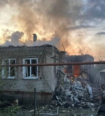 Доба на Донеччині: 2 людини загинули і 4 - поранені, зруйновано понад 30 приватних будинків. ФОТОрепортаж
