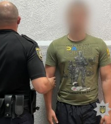 На Закарпатті затримали двох юнаків, які серед білого дня пограбували жінку