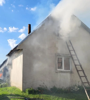 На Волині горіли господарські будівлі та тюки з соломою