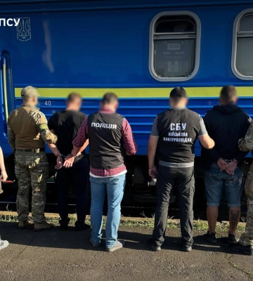 Провідник потяга хотів вивезти з України «клієнта» у службовому купе (ФОТО)