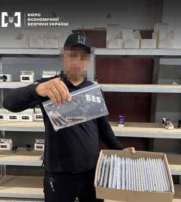 7 виробничих ліній та товар вартістю 50 млн грн вилучили у нелегальних виробників вейпів