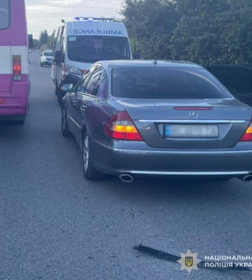 На Львівщині жінка за кермом легковика Mercedes збила пішохідку, - поліція