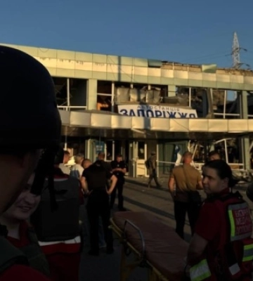 Авіаудар по Запоріжжю: кількість поранених зросла до 19, під завалами ще шукають людей