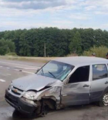 На Чернігівщині перекинувся мікроавтобус з пасажирами: постраждали понад 10 людей