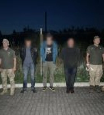Трої чоловіків намагалися нелегально перетнути кордон зі Словаччиною