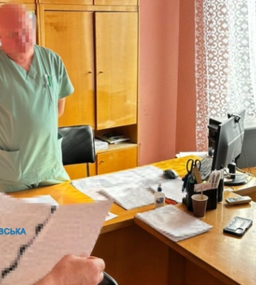 В Кривом Роге разоблачили медика на взятке $5 тысяч за фиктивные документы для отсрочки от военной службы