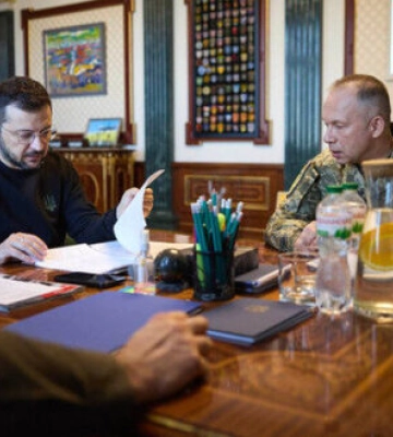 Зеленський після доповіді Сирського: Продовжуємо витискати російські сили з нашої землі, є потрібні результати
