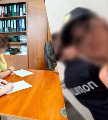 В Киеве подростки в полицейской униформе танцевали под русский рэп