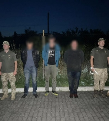 На Закарпатті з пострілами затримали трьох правопорушників, які намагалися горами втекти до Словаччини