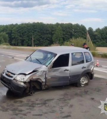 На Чернігівщині внаслідок ДТП перекинувся мікроавтобус та постраждали його пасажири