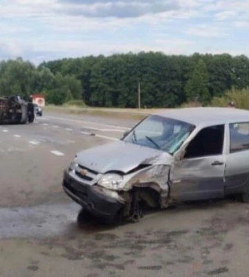 На Чернігівщині внаслідок ДТП перекинувся мікроавтобус та постраждали його пасажири