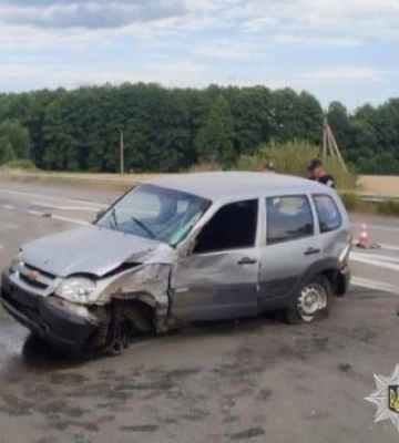 На Чернігівщині внаслідок ДТП перекинувся мікроавтобус та постраждали його пасажири