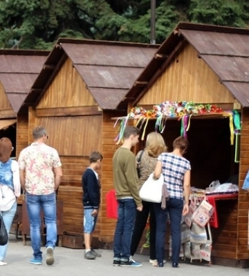 Власник виїжджає за кордон: у центрі Луцька продають смачний бізнес 