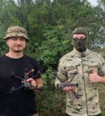 Дрони та зарядна станція: громада на Волині передала допомогу на передову