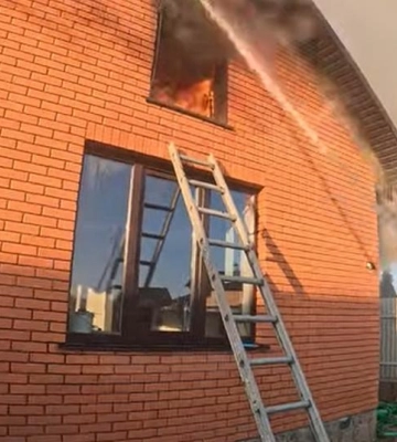 У Сарнах під час пожежі господарської будівлі постраждав хлопчик