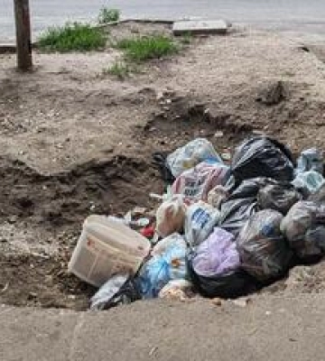 Полтавець виграв у міської ради п’ятий суд через сміття під вікнами
