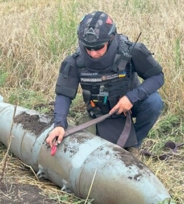 Во время сельхозработ под Купянском аграрии обнаружили несдетонированную авиабомбу 