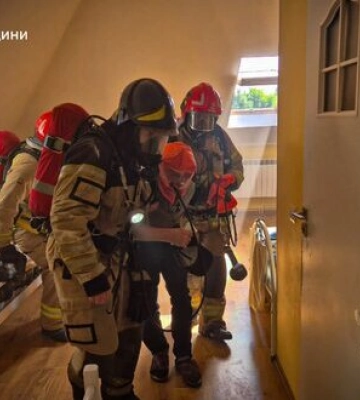 Геріатричний пансіонат горів у Брюховичах на Львівщині: врятовано 65 осіб. ФОТОрепортаж