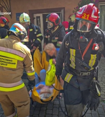 Поблизу Львова з палаючого пансіонату рятувальники вивели 65 людей
