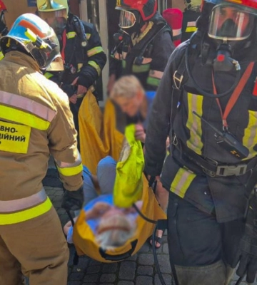 Біля Львова спалахнула пожежа в приватному пансіонаті для літніх людей