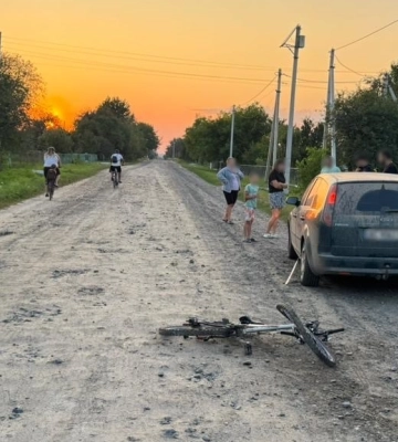 На Волині сталась аварія: автівка збила 13-річного велосипедиста