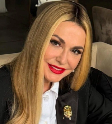 &quot;Розкішна квітка&quot;: Сумська здивувала прихильників образом в яскравому купальнику