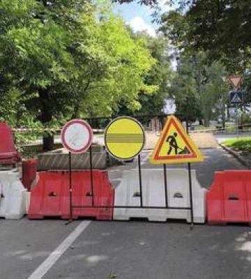 На вулиці Пилипа Орлика у Полтаві розпочали ремонт колодязя
