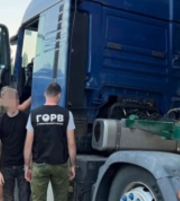 Знахідка в Ізмаїлі на Одещині: батько і син облаштували небезпечні схованки у вантажівках для переправлення людей за кордон
