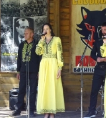 У Вовчаку 40 колективів і виконавців співали патріотичних пісень, частували кулішем, ярмаркували