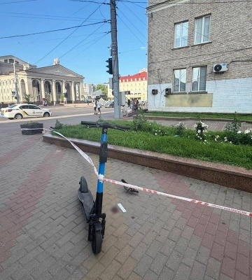 У Рівному чоловік напав на жінку та почав душити її: потерпілу врятував перехожий