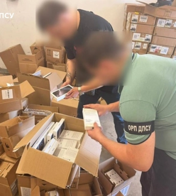 На Львівщині везли контрабандою на 30 мільйонів смартфони, парфуми й вейпи під виглядом їжі