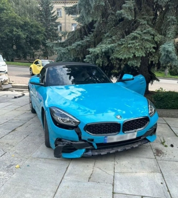 Замість педалі гальмування натиснула на газ: у Рівному поліцейські встановлюють обставини ДТП біля міськради