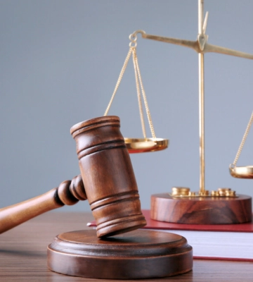 Працівниця Святошинського суду підозрюється у поширенні нацистської символіки