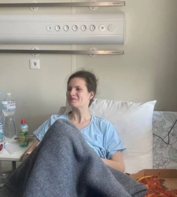 Дівчину, яка випала з 9-го поверху під час ракетного удару по Києву, виписують з лікарні