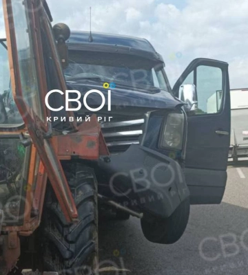 На Дніпропетровщині бус ТЦК влетів у трактор: важко постраждав 36-річний водій