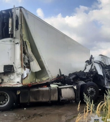 На Житомирщині у ДТП загинули водії вантажівки та легковика