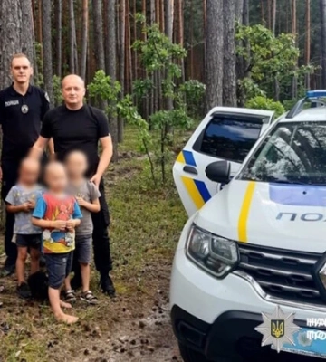 Поліцейські розшукали чотирьох дітей, які разом із батьком заблукали в лісі