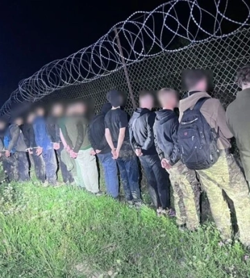 Прикордонники затримали групу з 19 ухилянтів (відео)