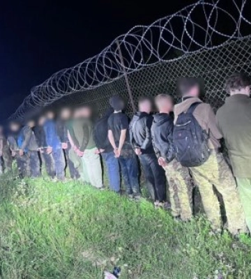 На Закарпатті прикордонники зі стріляниною затримали 19 чоловіків, що намагалися потрапити до Словаччини