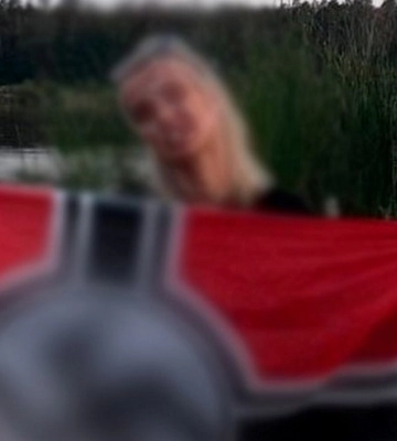 Працівниця Святошинського суду позувала з нацистським правором