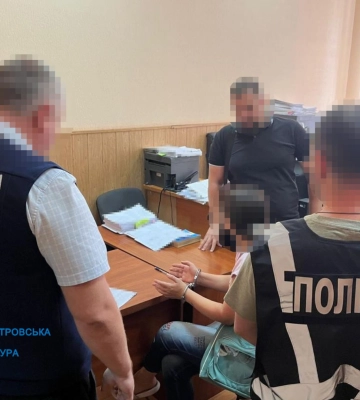 На Дніпропетровщині злочинну групу поліцейських підозрюють у збуті наркотиків. ФОТО