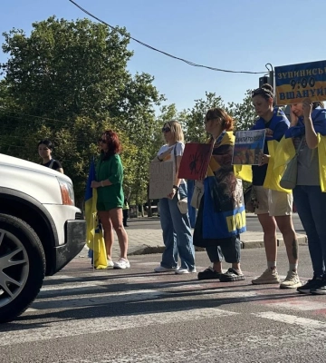 У Миколаєві вшанували памʼять загиблих військових хвилиною мовчання