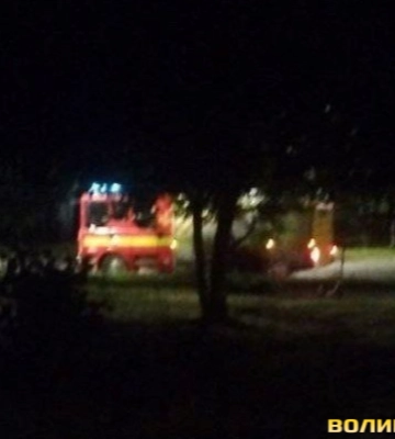 У Луцьку в одній з багатоповерхівок пролунав вибух,  а після – спалахнула пожежа (відео)