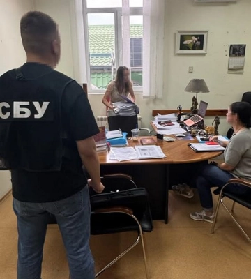 Адвокатка з Дніпра вимагала хабарі з військовослужбовців за демобілізацію